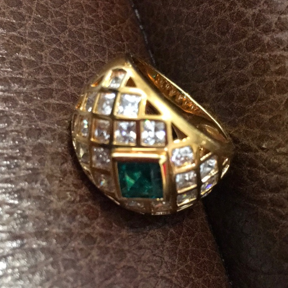 EUC,Real Collectibles by Adrienne,size 5 gold,925,Lattice design faux emerald